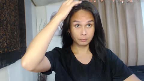 Snapshot of devine_g chatting on December 16, 2:25 am Igat online show from December 16, 2:25 am
