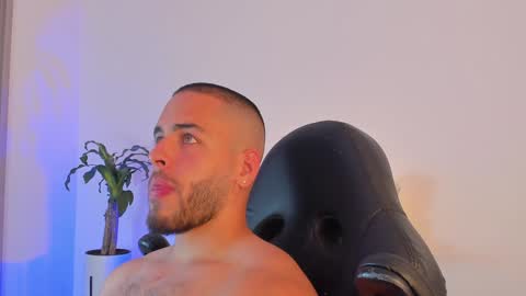 Snapshot of devoncollins chatting on February 3, 11:58 pm Devon Collins Independent model online show from February 3, 11:58 pm
