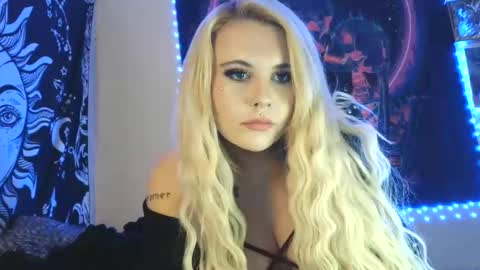 devyn winter online show from October 27, 7:25 pm