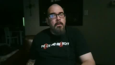 Snapshot of dexterbanana chatting on December 6, 3:46 am Mike Sounde online show from December 6, 3:46 am