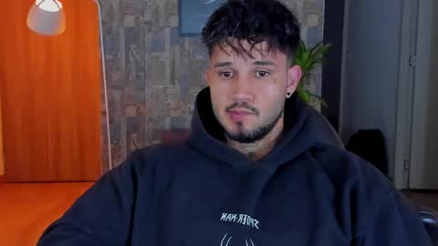 JULIAN online show from November 12, 10:01 pm