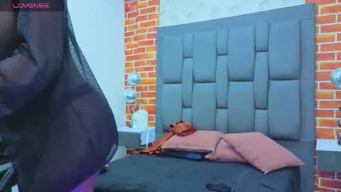 Snapshot of deyy_madisson chatting on October 27, 10:43 pm Madisson online show from October 27, 10:43 pm