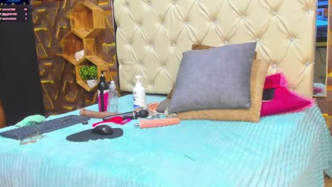 Snapshot of deyy_madisson chatting on January 15, 11:40 pm Madisson online show from January 15, 11:40 pm