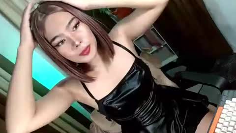 Snapshot of dhy_shane chatting on October 1, 8:46 am dhy_shane online show from October 1, 8:46 am