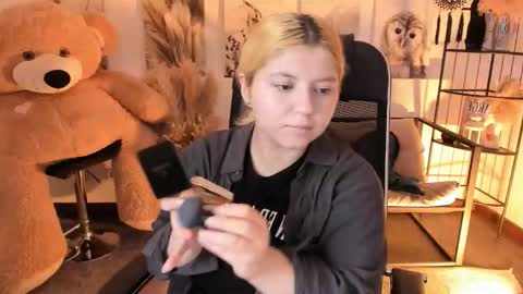 Dia online show from December 18, 7:53 pm