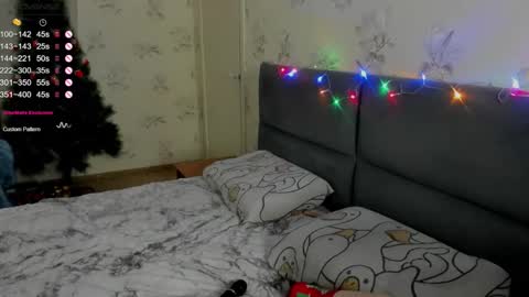 diadavidson_ online show from December 16, 6:20 am