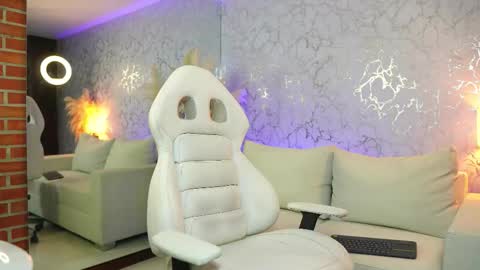 Diego online show from February 22, 1:36 pm