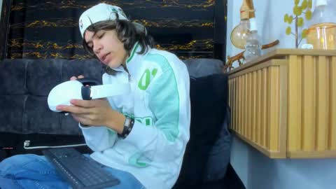 diamond_twink online show from February 18, 1:44 pm