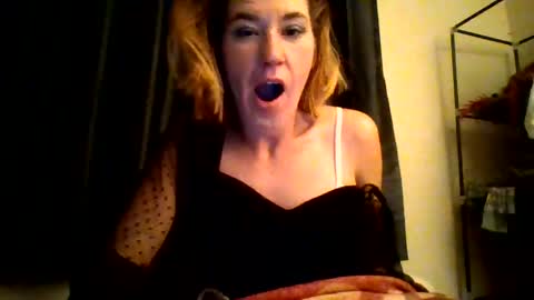 Snapshot of dianarussell864 chatting on October 14, 9:34 am dianarussell864 online show from October 14, 9:34 am