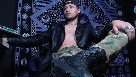 DICAPRIO online show from February 2, 8:19 pm