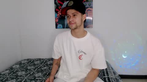 dick_boy_18 online show from April 29, 4:56 pm