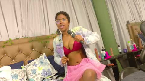 Snapshot of didoelizabeth chatting on September 30, 1:43 pm didoelizabeth online show from September 30, 1:43 pm