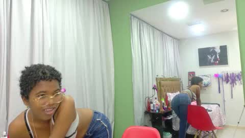Snapshot of didoelizabeth chatting on October 9, 1:38 pm didoelizabeth online show from October 9, 1:38 pm