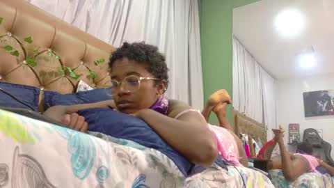 Snapshot of didoelizabeth chatting on October 2, 2:05 pm didoelizabeth online show from October 2, 2:05 pm
