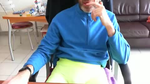 didonc from france..... online show from April 1, 8:26 am