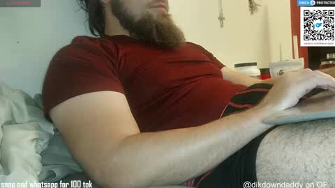 Snapshot of dikdowndaddy chatting on October 1, 7:40 am Daddy online show from October 1, 7:40 am