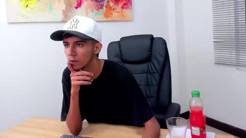 dikey_18 online show from February 28, 9:55 pm