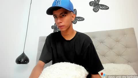 dikey_18 online show from January 12, 8:14 pm