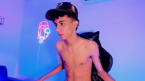 dikey_18 online show from September 27, 11:24 pm