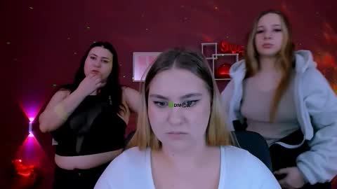 dina_bloom online show from February 15, 7:45 pm