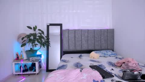 Snapshot of dina_mcry chatting on October 16, 10:08 pm DINA online show from October 16, 10:08 pm