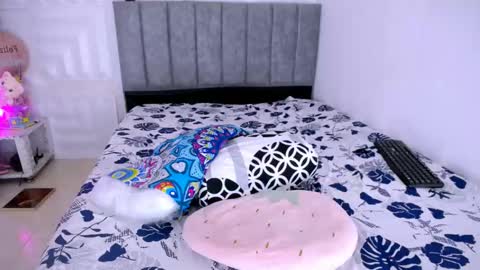 Snapshot of dina_mcry chatting on February 14, 7:44 pm DINA online show from February 14, 7:44 pm