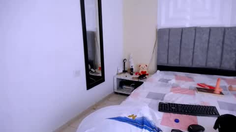 DINA online show from February 25, 8:12 pm