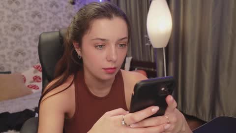 Snapshot of dinacandy chatting on December 3, 2:55 pm dinacandy online show from December 3, 2:55 pm