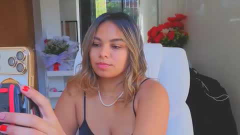 diosadeluniverso_ online show from February 3, 12:20 pm