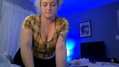 Daisy Wylde online show from April 3, 7:37 am