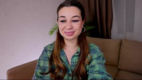 Tia online show from February 25, 8:42 pm