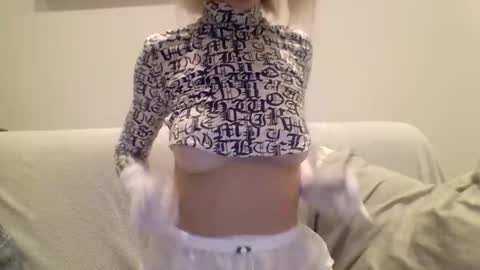 divine_creature online show from January 15, 9:09 pm