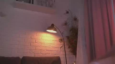 Eva and Lucia online show from February 1, 9:40 pm