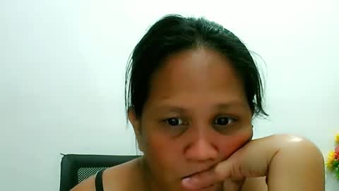 Snapshot of divinegrace10 chatting on February 19, 2:33 am     Divine Grace Close To Your Hear online show from February 19, 2:33 am