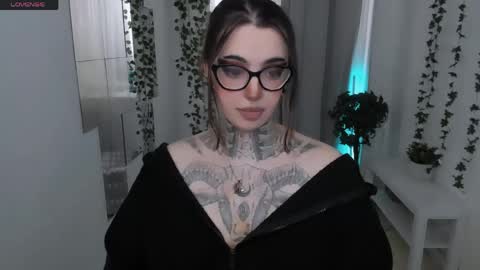 dixipixi_ online show from April 17, 7:00 am