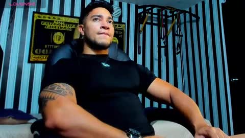 Snapshot of dixon_ray_ chatting on February 23, 11:04 pm Dixon online show from February 23, 11:04 pm