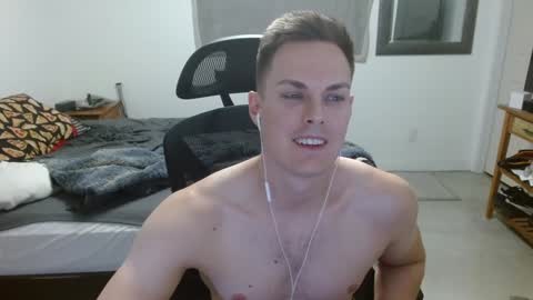 Snapshot of dmoney212 chatting on December 7, 3:31 am dmoney212 online show from December 7, 3:31 am