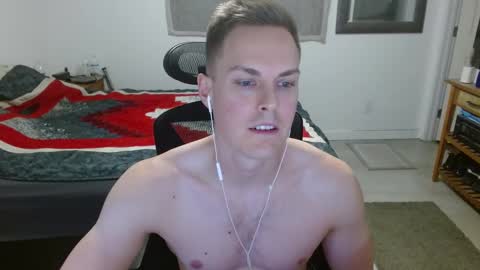 Snapshot of dmoney212 chatting on October 25, 6:35 am dmoney212 online show from October 25, 6:35 am