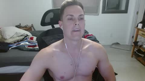 Snapshot of dmoney212 chatting on February 11, 12:38 am dmoney212 online show from February 11, 12:38 am