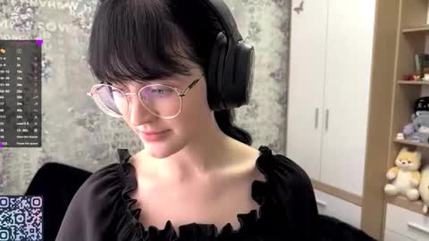 Snapshot of dodiebabikian chatting on September 25, 12:12 pm Annie PVT IS OPEN online show from September 25, 12:12 pm