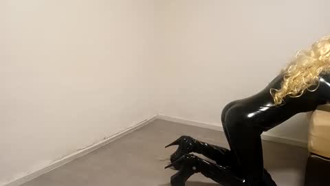 Snapshot of doggy7style chatting on September 15, 9:05 pm Carolina online show from September 15, 9:05 pm