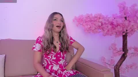 doll_isa_ online show from March 30, 9:04 pm