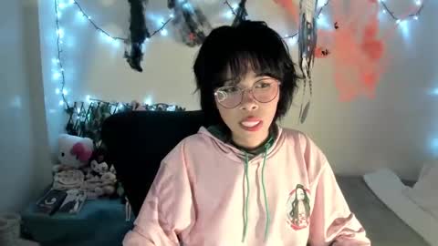Snapshot of dolliette chatting on October 12, 2:15 am mina online show from October 12, 2:15 am