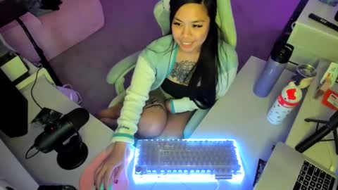 DOLLLFACE online show from September 20, 6:16 am