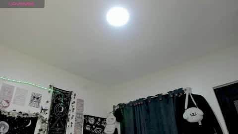 dolly_bones online show from March 30, 6:13 am