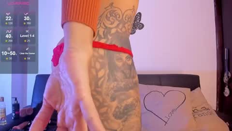 domiino_ online show from December 6, 2:22 pm