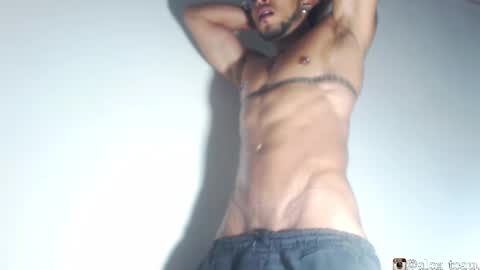 Snapshot of dominic_donnovan chatting on October 16, 6:35 am DOMI online show from October 16, 6:35 am