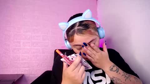   online show from February 5, 11:36 am