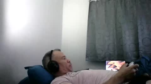 luis online show from December 1, 8:22 pm