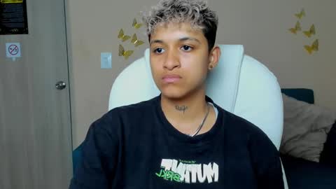 Snapshot of dominick_joness chatting on September 18, 9:52 pm Dominick online show from September 18, 9:52 pm